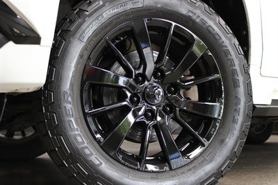 2016 Mitsubishi Pajero Sport - Thumbnail