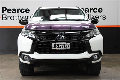 2016 Mitsubishi Pajero Sport - Thumbnail