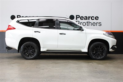 2016 Mitsubishi Pajero Sport - Thumbnail