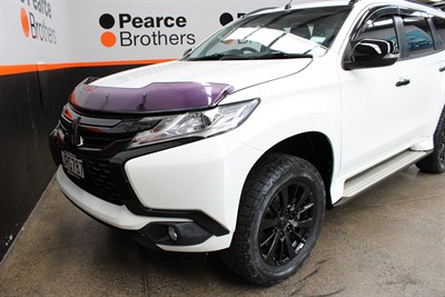 2016 Mitsubishi Pajero Sport - Thumbnail
