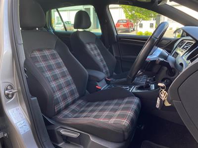 2016 Volkswagen Golf - Thumbnail