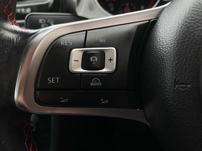 2016 Volkswagen Golf - Thumbnail