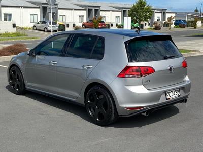 2016 Volkswagen Golf - Thumbnail