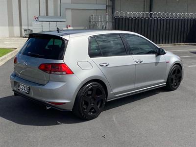 2016 Volkswagen Golf - Thumbnail