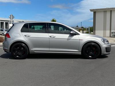 2016 Volkswagen Golf - Thumbnail