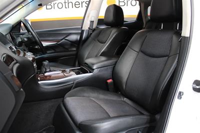 2010 Nissan Fuga - Thumbnail