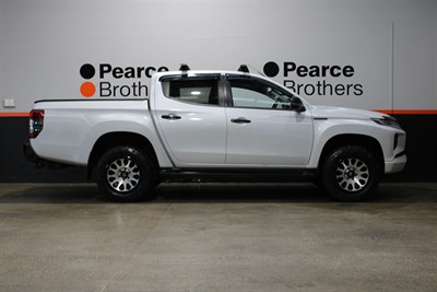 2022 Mitsubishi Triton - Thumbnail