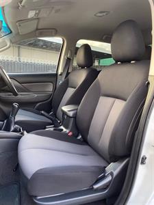 2017 Mitsubishi Triton - Thumbnail