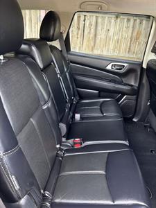 2019 Nissan Pathfinder - Thumbnail