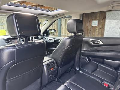 2019 Nissan Pathfinder - Thumbnail