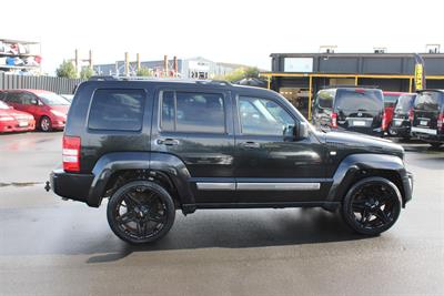 2011 Jeep CHEROKEE - Thumbnail