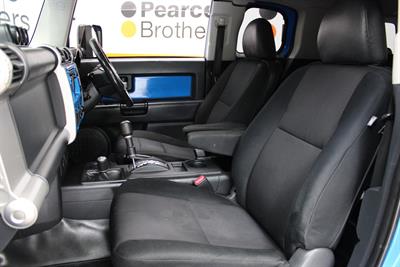 2011 Toyota FJ CRUISER - Thumbnail