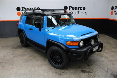 2011 Toyota FJ CRUISER - Thumbnail