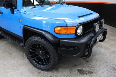 2011 Toyota FJ CRUISER - Thumbnail
