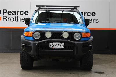 2011 Toyota FJ CRUISER - Thumbnail