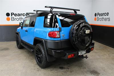 2011 Toyota FJ CRUISER - Thumbnail