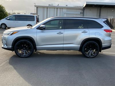 2017 Toyota Highlander - Thumbnail