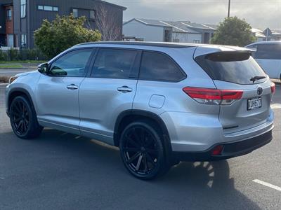 2017 Toyota Highlander - Thumbnail