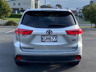 2017 Toyota Highlander - Thumbnail