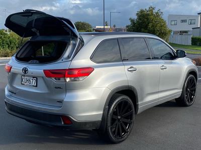 2017 Toyota Highlander - Thumbnail