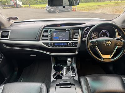 2017 Toyota Highlander - Thumbnail