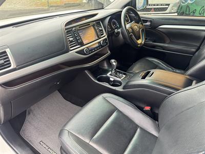 2017 Toyota Highlander - Thumbnail