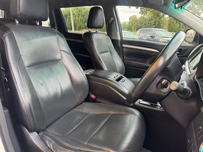 2017 Toyota Highlander - Thumbnail