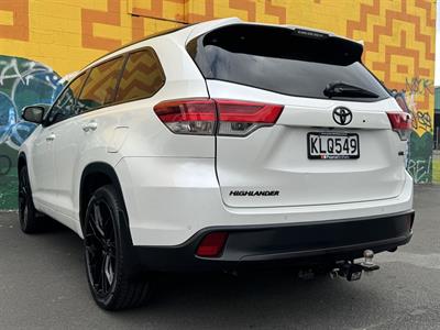 2017 Toyota Highlander - Thumbnail