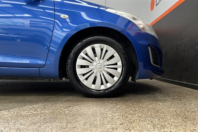 2016 Suzuki Swift - Thumbnail