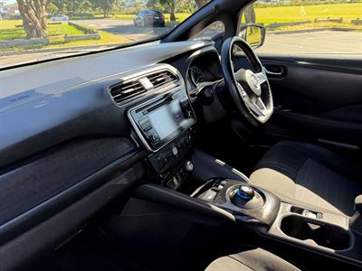 2017 Nissan Leaf - Thumbnail