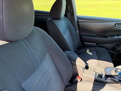 2017 Nissan Leaf - Thumbnail