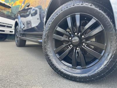 2018 Isuzu Mu-X - Thumbnail