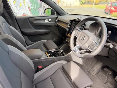 2022 Volvo Xc40 - Thumbnail