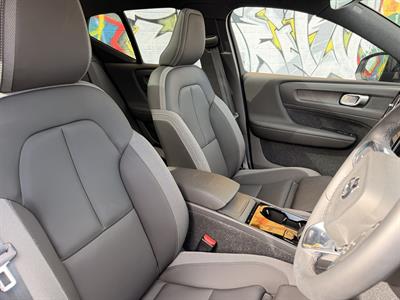 2022 Volvo Xc40 - Thumbnail