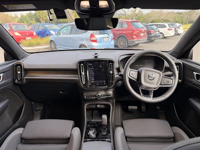 2022 Volvo Xc40 - Thumbnail