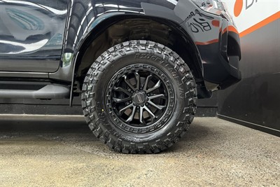 2025 Toyota Hilux - Thumbnail