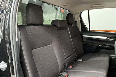 2025 Toyota Hilux - Thumbnail