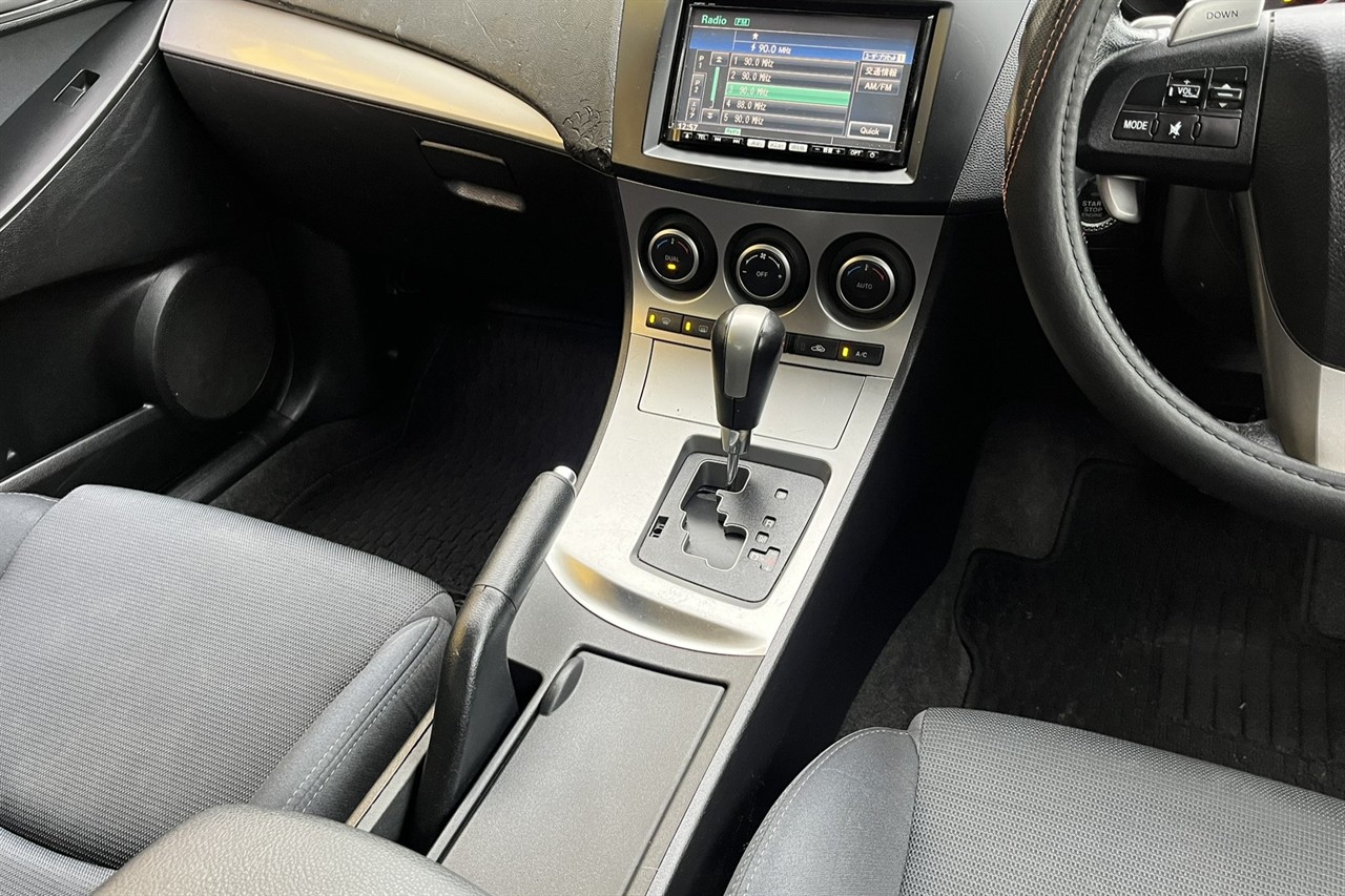 2010 Mazda Axela