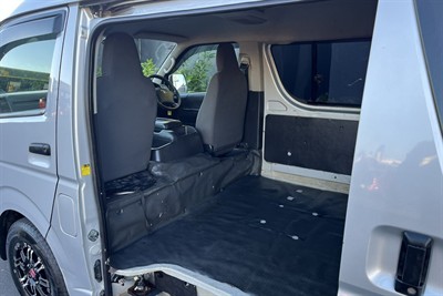 2011 Toyota Hiace - Thumbnail