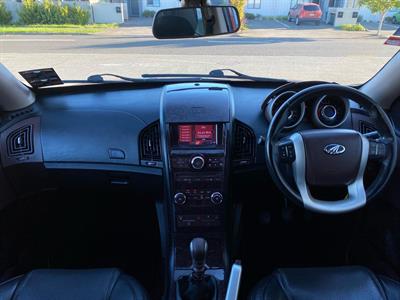 2014 Mahindra XUV500 - Thumbnail