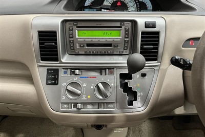 2006 Toyota RAUM - Thumbnail