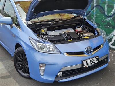 2012 Toyota Prius - Thumbnail