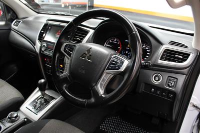 2022 Mitsubishi Triton - Thumbnail