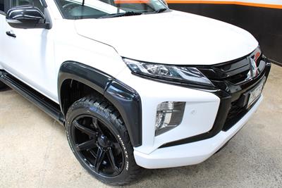 2022 Mitsubishi Triton - Thumbnail