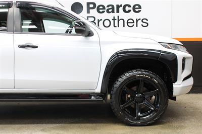 2022 Mitsubishi Triton - Thumbnail