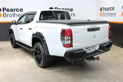 2022 Mitsubishi Triton - Thumbnail