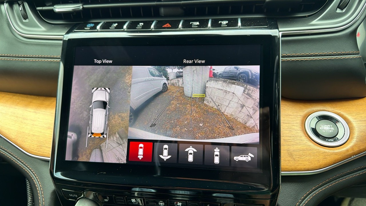 2023 Jeep GRAND CHEROKEE