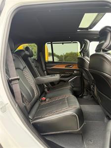 2023 Jeep GRAND CHEROKEE - Thumbnail