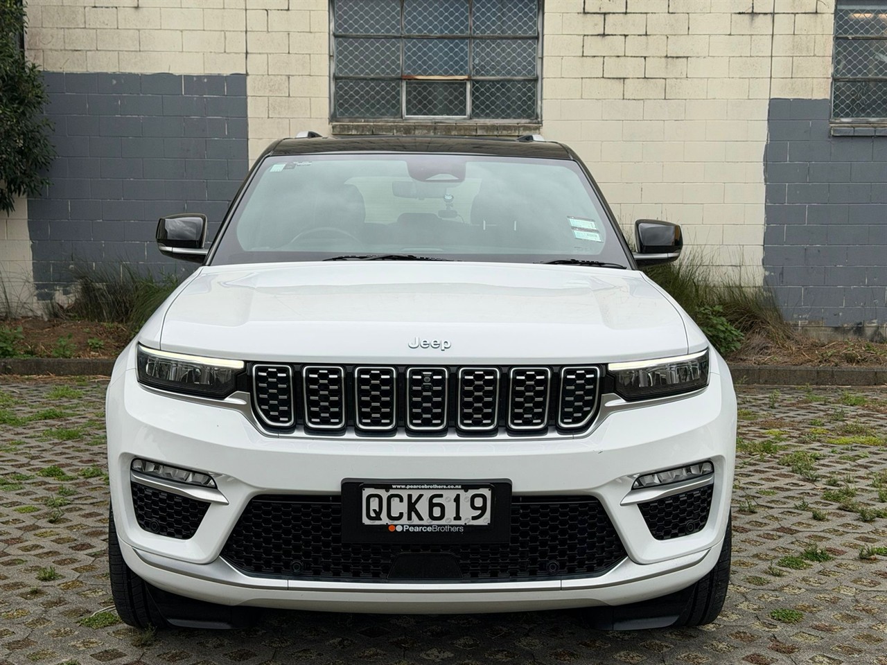 2023 Jeep GRAND CHEROKEE