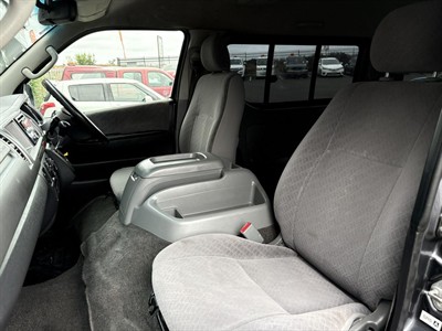 2010 Toyota Hiace - Thumbnail
